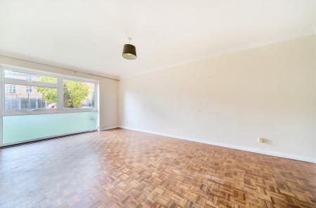 1376761-4-690c7fd...