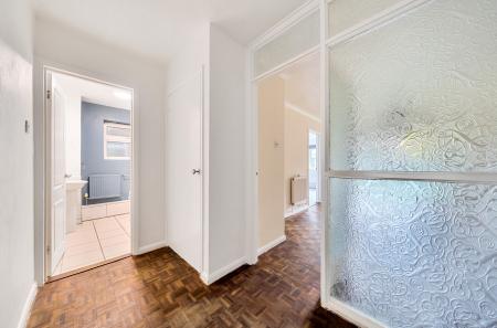 1376761-10-690c81...