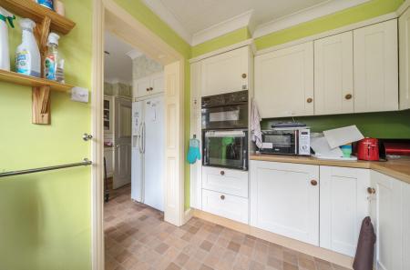 1370055-7-68fa594...