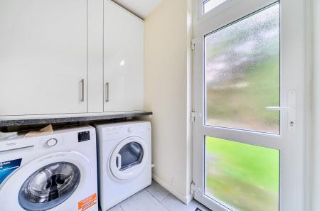 1380135-1-690da76...