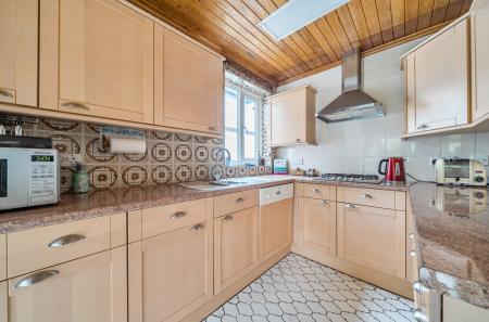 1375976-10-6911d0...