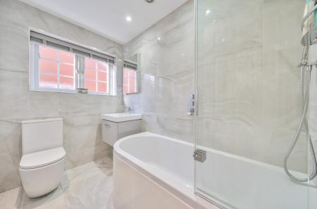 1372973-4-68fb8fc...