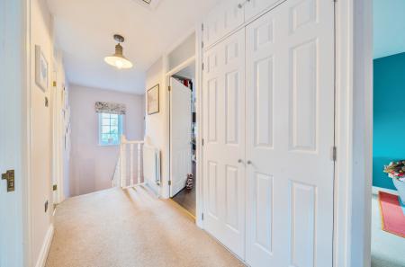 1372973-8-68fb90d...