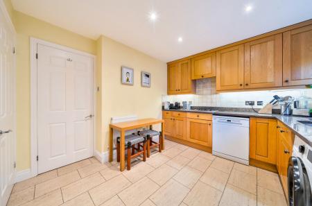 1372973-16-68fb92...