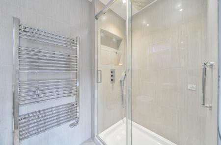 1372973-7-68fb90b...