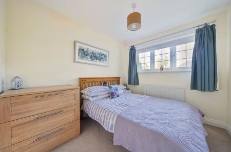 1372973-3-68fb8f9...