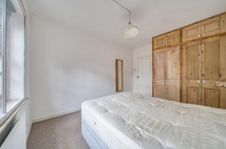 1371698-4-69148b8...