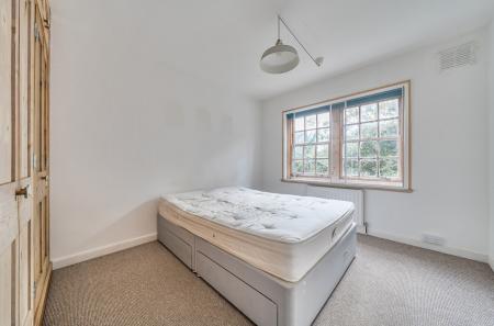 1371698-3-69148b6...