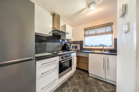 1380467-10-6928b5...