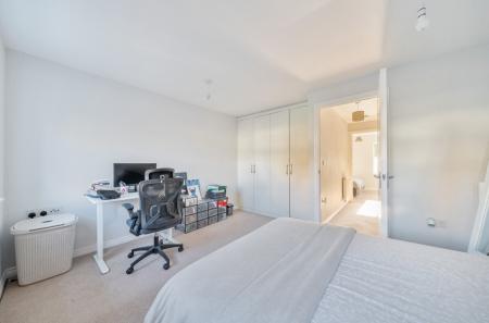 1386369-5-69307f9...