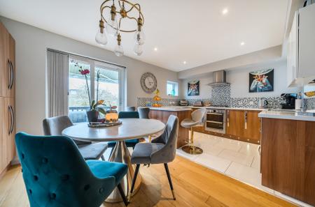 1407391-23-6980c9...