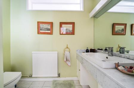 16-68122ee33e15a-...