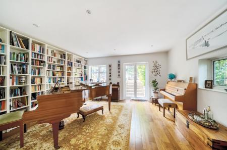 1331450-15-689c95...