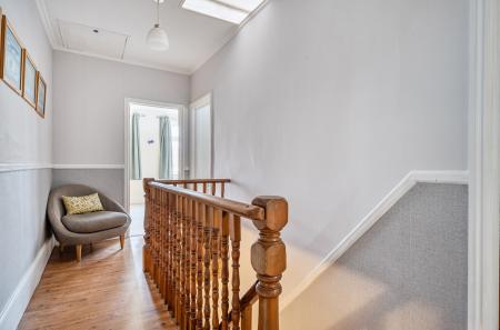 1343844-27-68b178...