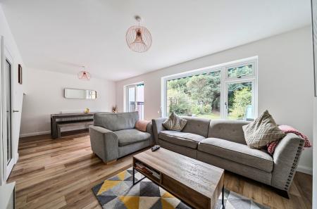 1344696-7-68bad0c...