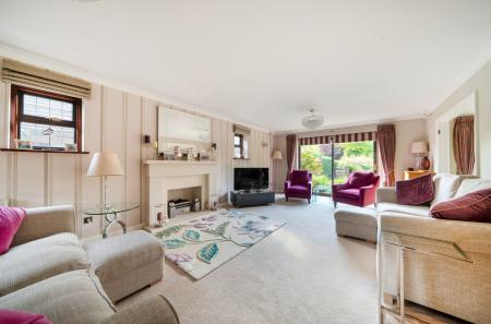 1360553-9-68dadad...