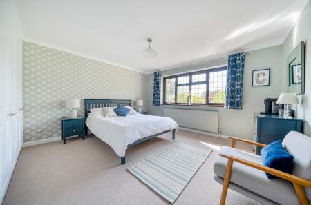 1360553-4-68dada9...