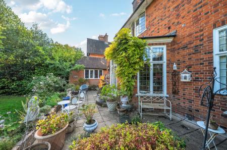 1359007-6-68dbedc...