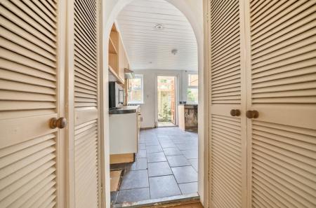 1361540-9-68de773...