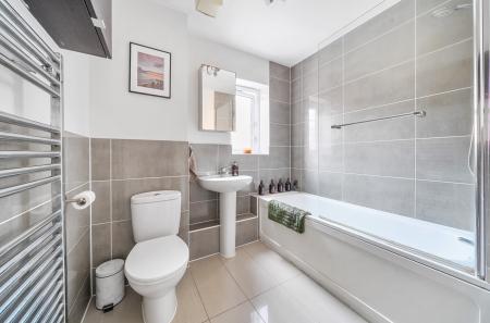 1364883-3-68e6472...