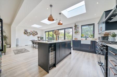 1369092-22-68f25a...