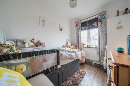 1372316-16-690b47...