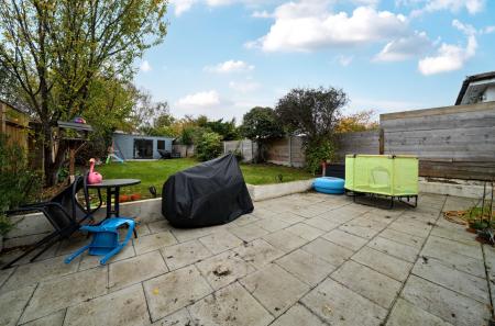 1372316-6-690b46d...