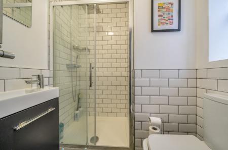 1372316-9-690b46e...