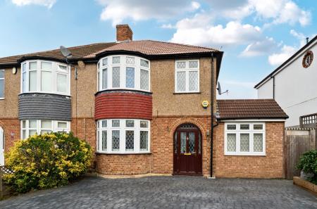 1372316-1-690b46c...