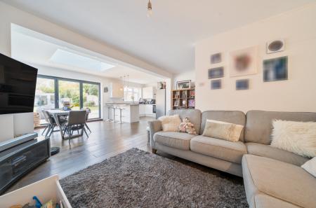 1372316-23-690b47...