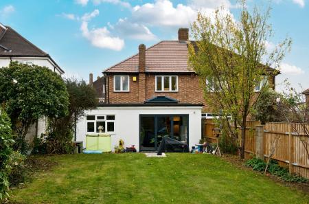 1372316-4-690b46c...