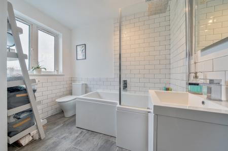 1372316-13-690b47...