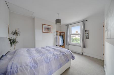 1371611-18-690b6a...