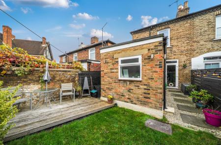 1371611-3-690b665...