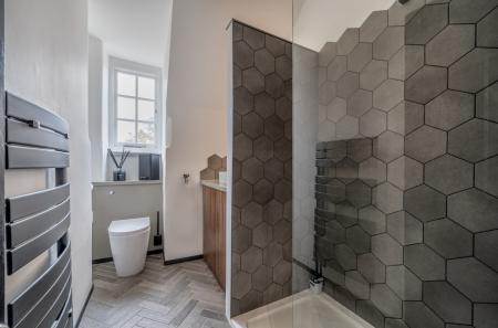 1374996-16-690dd0...