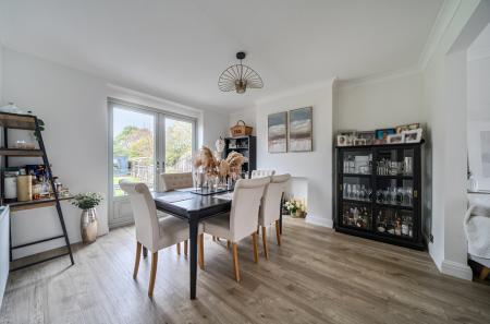 1376684-9-69132ce...