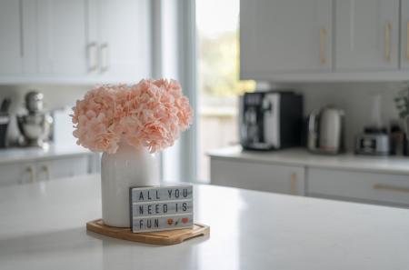 1376684-6-69132ca...