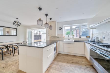 1382516-7-691b477...