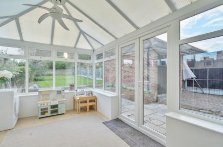 1382516-3-691b464...