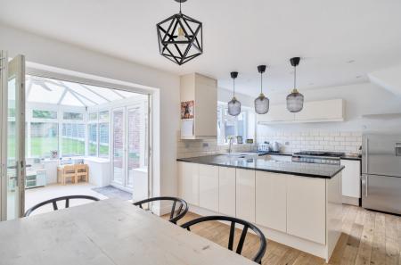 1382516-4-691b466...