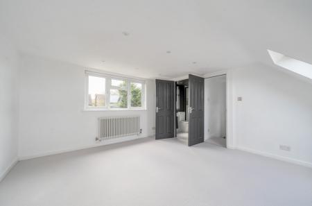 1382516-19-691b49...