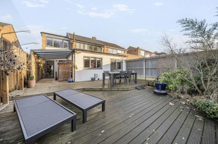 1383996-15-692715...