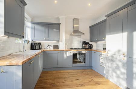 1386147-6-692ef43...