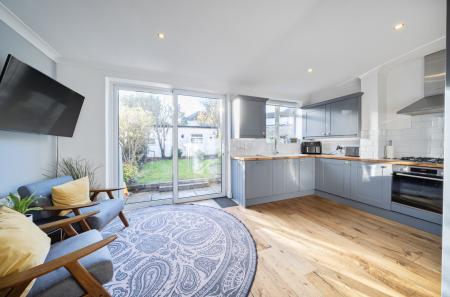 1386147-9-692ef46...