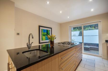 1384081-23-693199...