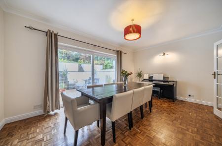 1384081-27-693199...