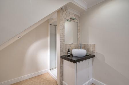 1384081-19-693198...