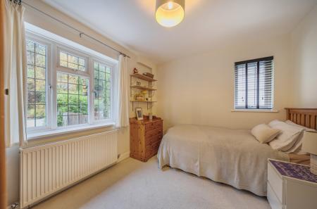 1384081-15-693198...