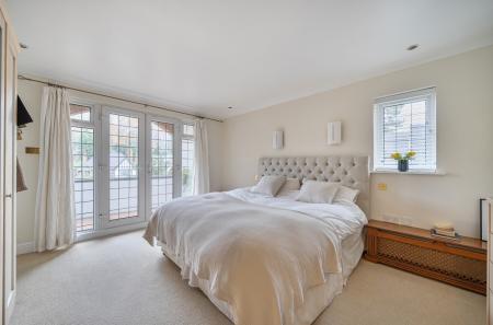 1384081-10-693196...