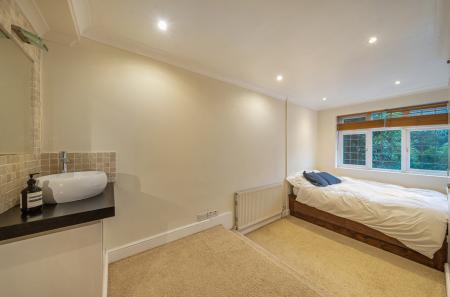 1384081-20-693198...